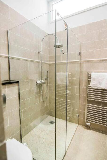 Helvetia Apartament *